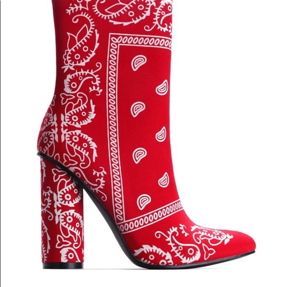 NEW CHUNKY STACKED BLOCK HEELEd ANKLE BOOTS SiZE 7.5 NWOT IN BOX❤️